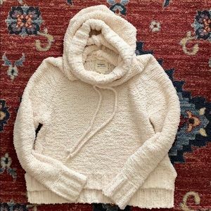 Women’s Medium Fuzzy Pullover